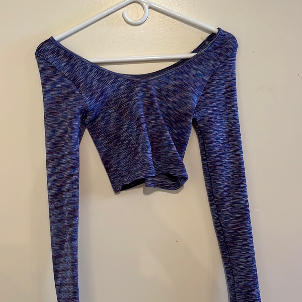 long sleeve skin tight crop top